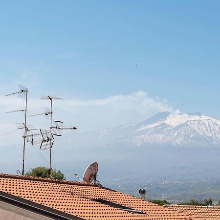 Un Passo Dal Mare Due Dall'Etna Giardini Naxos Exterior foto